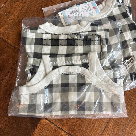 Cat and Jack Adaptive Bodysuit Onesie Baby Boy Girls 0-3 Months Lot of 2 New - Picture 2 of 3